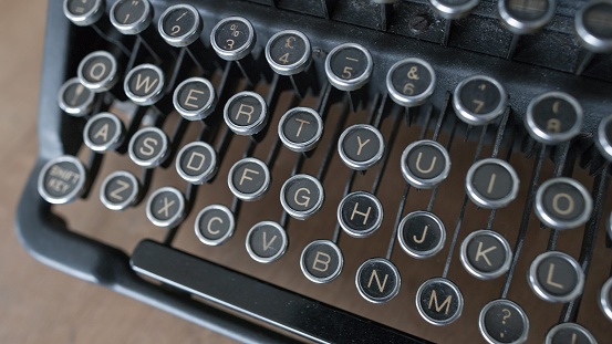 Toetsenbord close-up van een oude typemachine