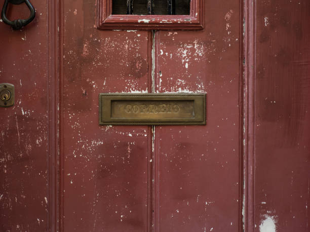 istock Letterbox with the word mail in Portuguese 1202574968