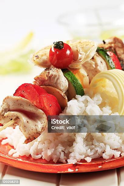 Hühnchenshishkebab Und Reis Stockfoto und mehr Bilder von Bratengericht - Bratengericht, Bratspieß, Butter