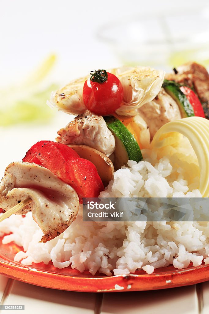 닭고기 시시 등의 구이 요리가 케밥 및 쌀 - 로열티 프리 0명 스톡 사진