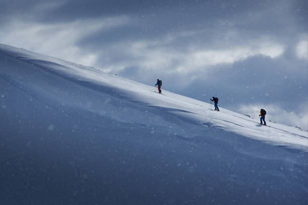 esquí de gira en condiciones de nieve. - 4752 fotografías e imágenes de stock