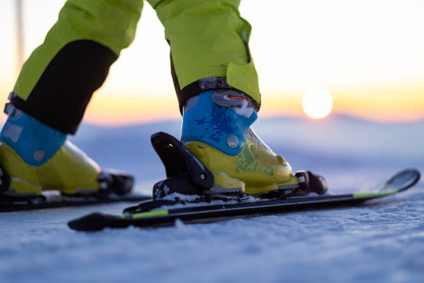 bereit zum skifahren - skiing point of view stock-fotos und bilder