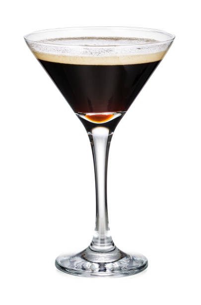 vidrio martini con café negro aislado sobre fondo blanco - espresso fotografías e imágenes de stock