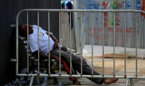 l'uomo dorme per strada dopo il carnevale - african descent african culture drum history foto e immagini stock