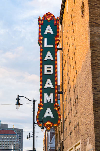 alabama theater sign in birmingham - architecture travel destinations vertical outdoors imagens e fotografias de stock