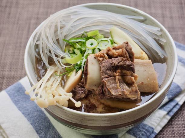 koreańska tradycyjna wołowina galbi-tang, wołowina krótkie żeberka zupa - cellophane noodles zdjęcia i obrazy z banku zdjęć