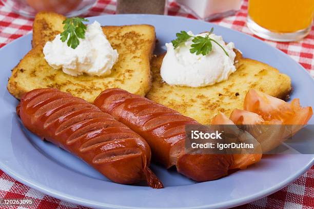 Smażony Kiełbasa I Francuskie Tosty - zdjęcia stockowe i więcej obrazów Bez ludzi - Bez ludzi, Fotografika, Francuska grzanka