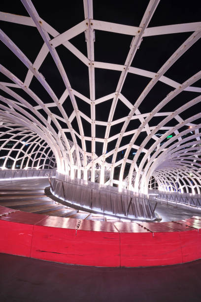 webb bridge di notte a docklands, melbourne, victoria, australia - webb foto e immagini stock