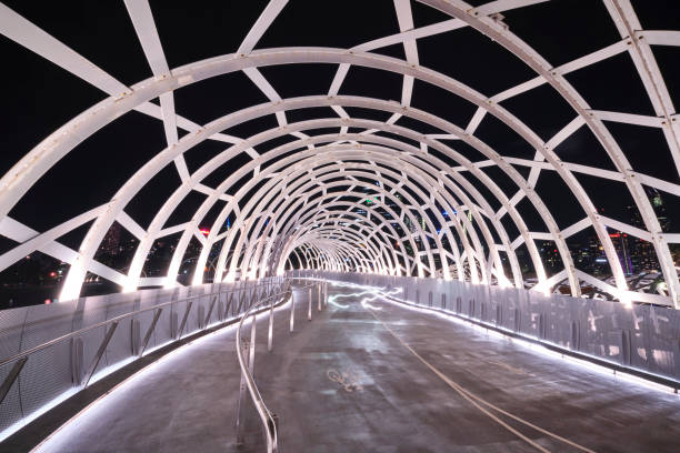 webb bridge di notte a docklands, melbourne, victoria, australia - webb foto e immagini stock