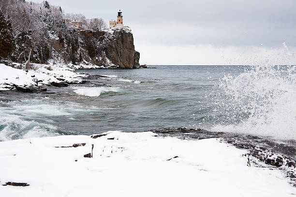 split rock lighthouse winter - split rock lighthouse state park stockfoto's en -beelden