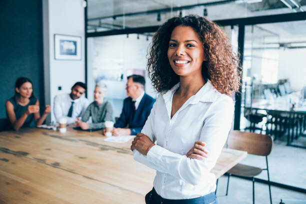 le succès est un effort de collaboration - board room group of people business person clothing photos et images de collection