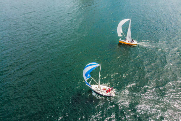 regata de iates de vela. iates e navios da série. foto de drone - yacht florida yachting nautical vessel - fotografias e filmes do acervo