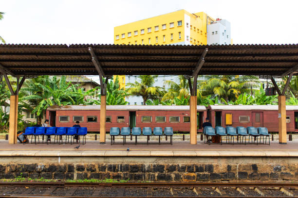 People are waiting for the train at the railway station in Sri Lanka. People are waiting for the train at the railway station in Sri Lanka colombo train stock pictures, royalty-free photos & images