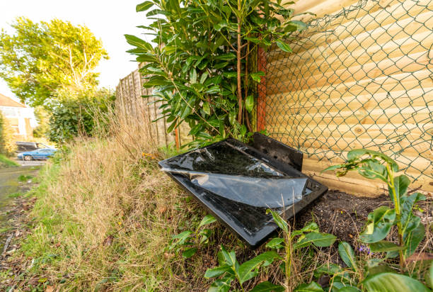 A smashed up, fly tipped TV set Poole, UK. 29th January 2020: A smashed up TV has been fly tipped on a narrow footpath in Poole. broken flat screen stock pictures, royalty-free photos & images