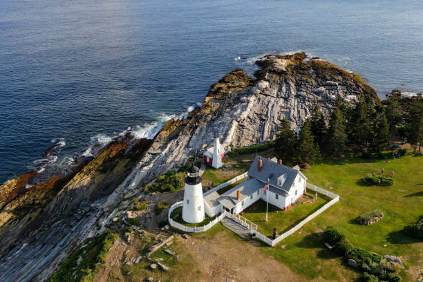 latarnia morska pemaquid point, maine, stany zjednoczone. - maine lighthouse pemaquid peninsula pemaquid point lighthouse zdjęcia i obrazy z banku zdjęć