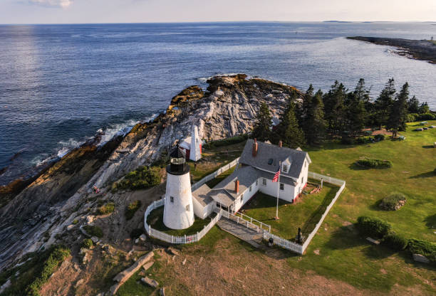 latarnia morska pemaquid point, maine, stany zjednoczone. - maine lighthouse pemaquid peninsula pemaquid point lighthouse zdjęcia i obrazy z banku zdjęć