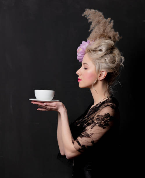 красивая блондинка графиня с чашкой чая - baroque style costume corset women стоковые фото и изображения