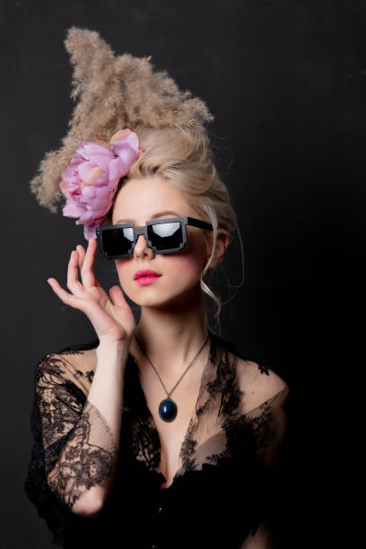 красивая блондинка графиня в солнцезащитных очках - baroque style costume corset women стоковые фото и изображения