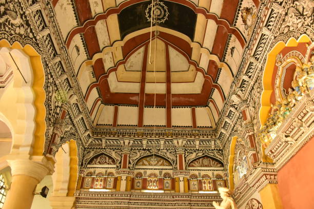 thanjavur royal palace museum architecture, thanjavur, tamil nadu, indien - maratha stock-fotos und bilder