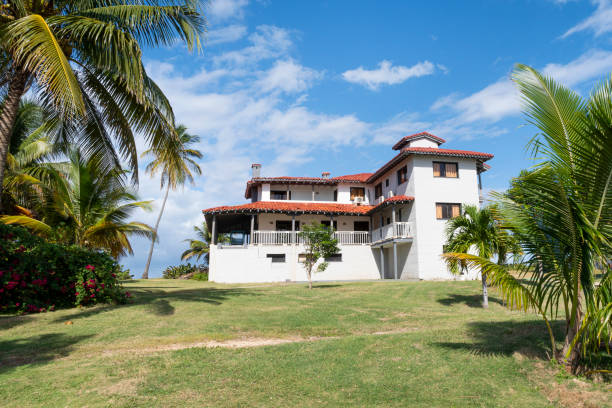vacation house new urbanism modern architecture on the ocean, no one in Cuba view on a Sunny day. Varadero vacation house new urbanism modern architecture on the ocean, no one in Cuba view on a Sunny day. Varadero Cuba. new urbanism stock pictures, royalty-free photos & images