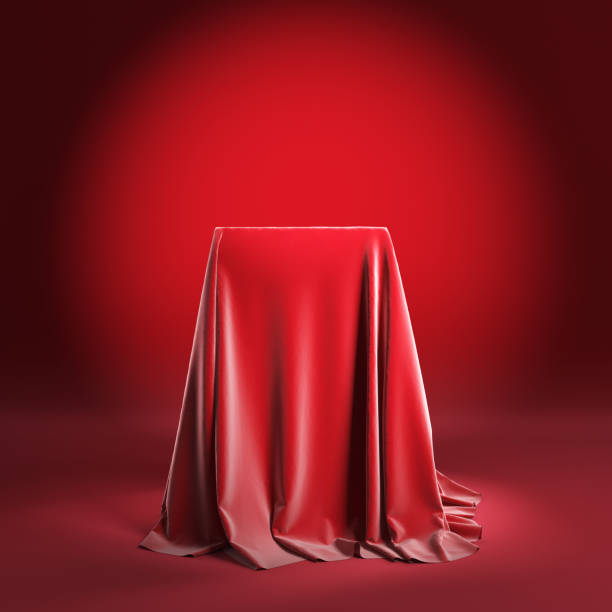 pedestal de apresentação com pano de seda vermelha. isolado com o caminho de recorte. - red veil - fotografias e filmes do acervo