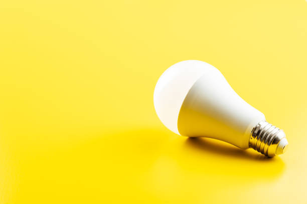 энергосберегающих лампочек - daylight savings стоковые фото и изображения