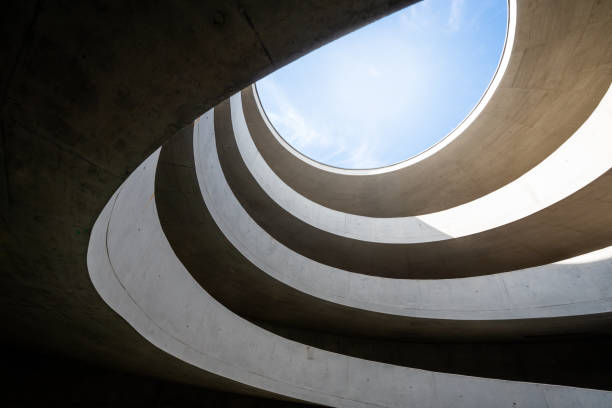 современная дорога на парковке в лейпциге, германия - concrete building стоковые фото и изображения