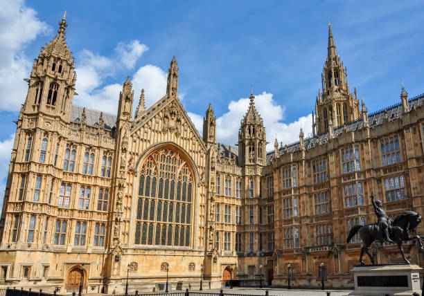 houses of parliament architecture, london, uk - local landmark international landmark middle ages tower of london imagens e fotografias de stock