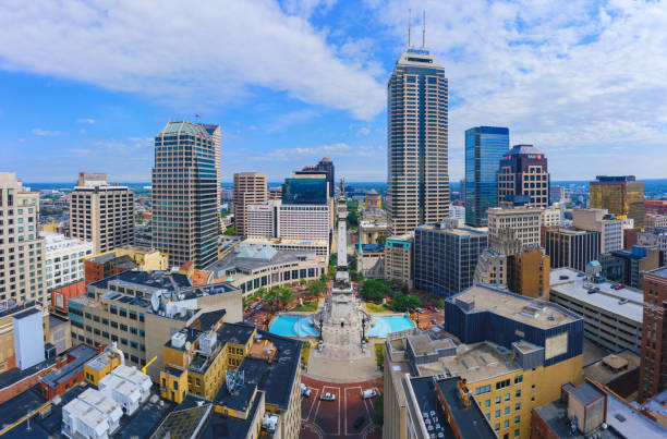 インディアナ州インディアナポリスのダウンタウンの空中写真 - indianapolis skyline cityscape indiana ストックフォトと画像