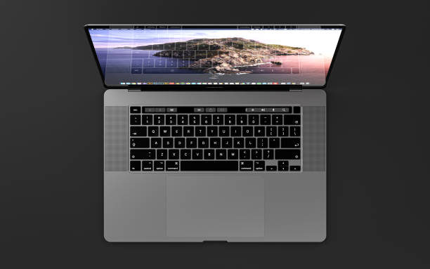 macbook pro de 16 pulgadas con vista superior de la barra táctil - retina display fotografías e imágenes de stock