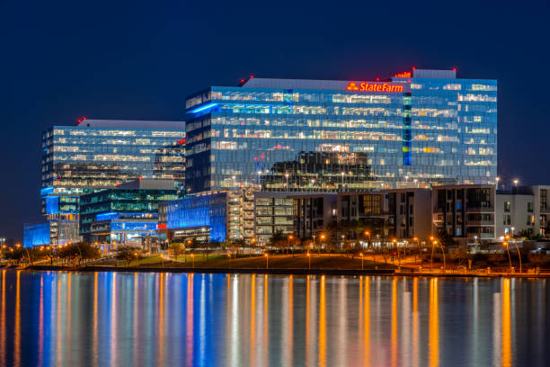 State Farm Regional Headquarters State Farm's Marina Heights complex on the banks of Tempe Town Lake in Arizona. The building opened in 2015 and employs approximately 8,000 workers. tempe arizona stock pictures, royalty-free photos & images