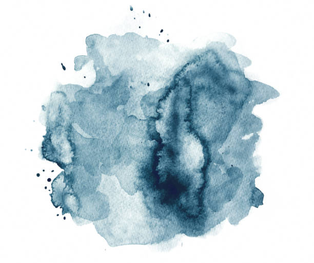 macchia acquerello blu con schizzi - acqua astratta - blob watercolor painting spotted ink foto e immagini stock