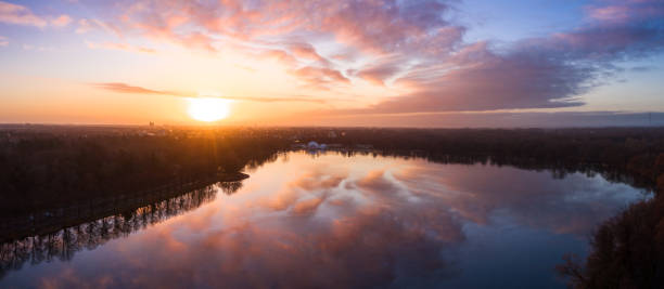 istock Sunrise at the Maschsee in Hanover 1203129462