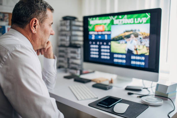 istock Senior business live betting 1203143391