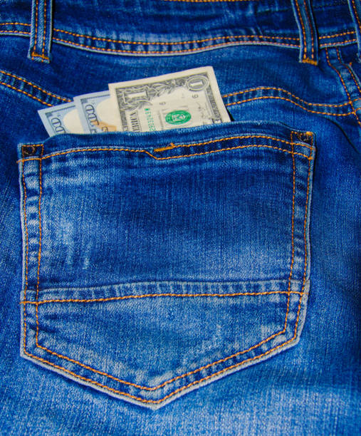 American banknotes in jeans pocket. A note in denominations of $ 100 peeps, stick out from the back, the foremost pants pocket. Money falls out of pocket. Flare effect. View from different angles billetes americanos en bolsillo vaqueros. una nota en denominaciones de $ 100 peeps, sobresalir de la parte posterior, el bolsillo de pantalones más importante. el dinero se cae de su bolsillo. efecto destello. vista desde diferentes ángulos