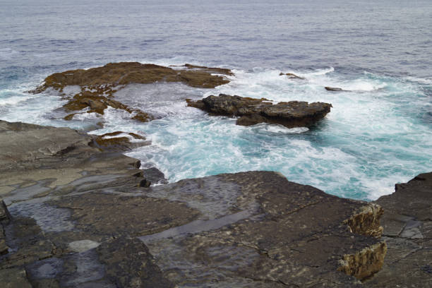 cliff walk kilkee - kilkee imagens e fotografias de stock