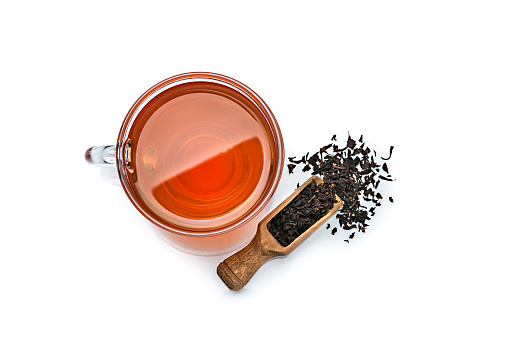 Taza de té negro tomada desde arriba sobre fondo blanco. Copiar espacio photo