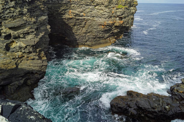 cliff walk kilkee - kilkee imagens e fotografias de stock