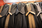 abaya-oder-muslimische-roben.jpg?b=1&s=170x170&k=20&c=pTSkcR_79ESCSAuXRfz6tD11q9ZdBI04PxfKjGz2at8=