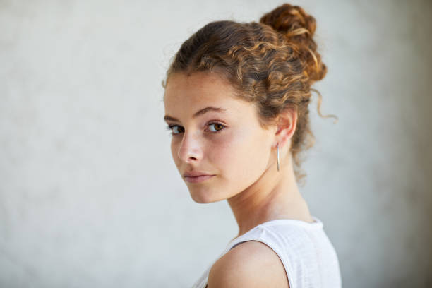 headshot portrait of a fifteen years old girl. - teenager 14 15 years 13 14 years cheerful imagens e fotografias de stock