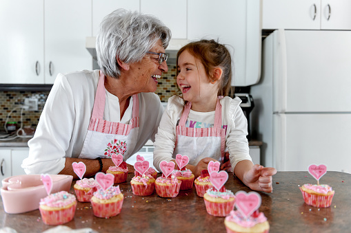 Cocina de abuelas y nietos photo