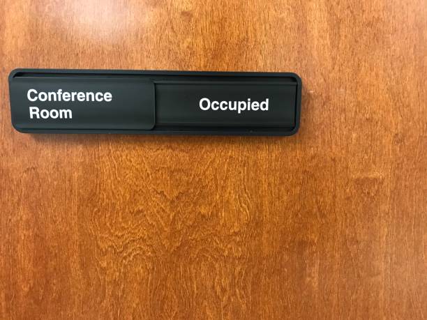 conference room occupied sign on wooden door - conference room sign imagens e fotografias de stock