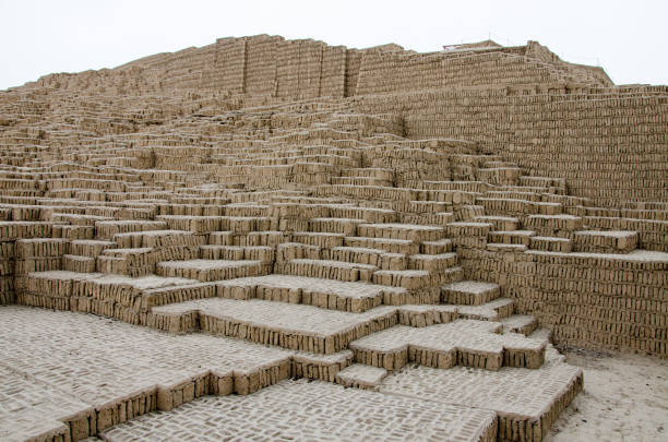 The pre-Inca adobe pyramid of Huaca Pucllana in Lima, Peru. The pre-Inca adobe pyramid of Huaca Pucllana in Lima, Peru. Built 200-700 A.D. huari stock pictures, royalty-free photos & images