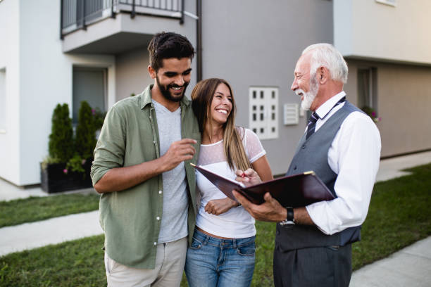 istock Buying new house 1203211603