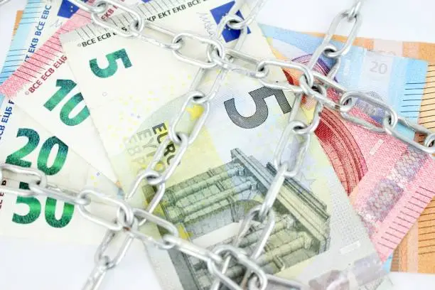 The chains above in money, in euro paper money. Money theft is a crime