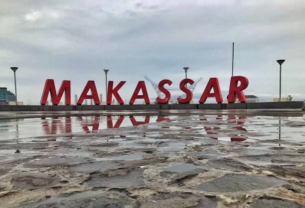 istock Landmark Makassar, located on Losari Beach 1203302076