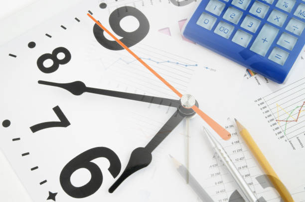 grafici finanziari con orologio e calcolatrice - finance stock market data diagram calculator foto e immagini stock