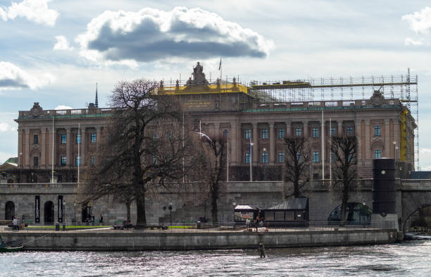 sights of the swedish capital - sveriges helgeandsholmen imagens e fotografias de stock