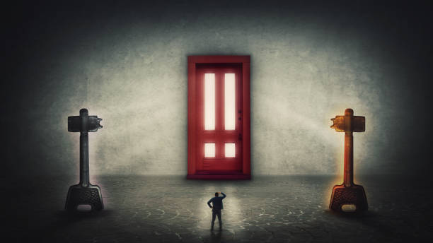Dilemma concept, man has two options, choosing the magic key to unlock the gigantic door. Difficult decision, correct choice, select right or left. Entrance to unknown, career development opportunity. el concepto de dilema, el hombre tiene dos opciones, elegir la llave mágica para desbloquear la gigantesca puerta. decisión difícil, elección correcta, seleccione derecha o izquierda. entrada a oportunidades desconocidas de desarrollo profesional.