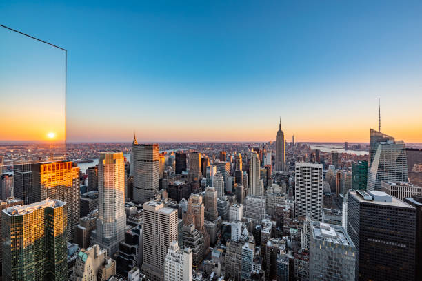 arranha-céus da cidade de nova york ao anoitecer, eua - manhattan skyline downtown district night - fotografias e filmes do acervo